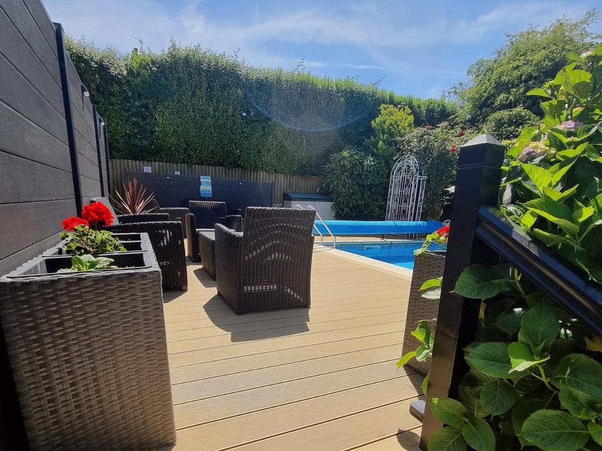 Beautiful Apartment With Private Pool Near Tenby Kilgetty Exterior photo